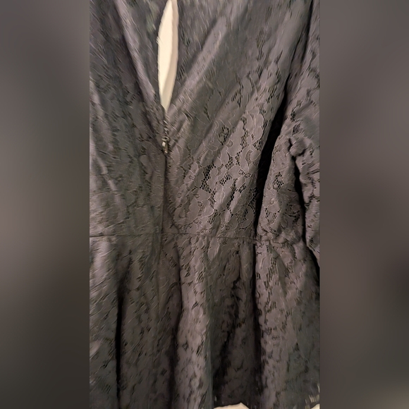 Torrid size 1 NWT Peplum Bell sleeve lace top - Picture 8 of 8